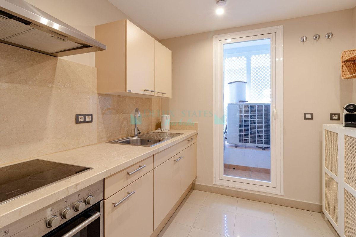 Ground Floor Apartment for sale in El Paraiso, Estepona