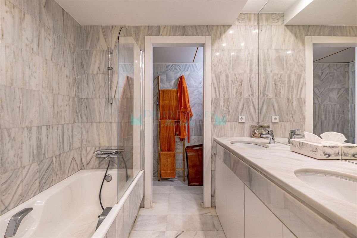 Ground Floor Apartment for sale in Estepona