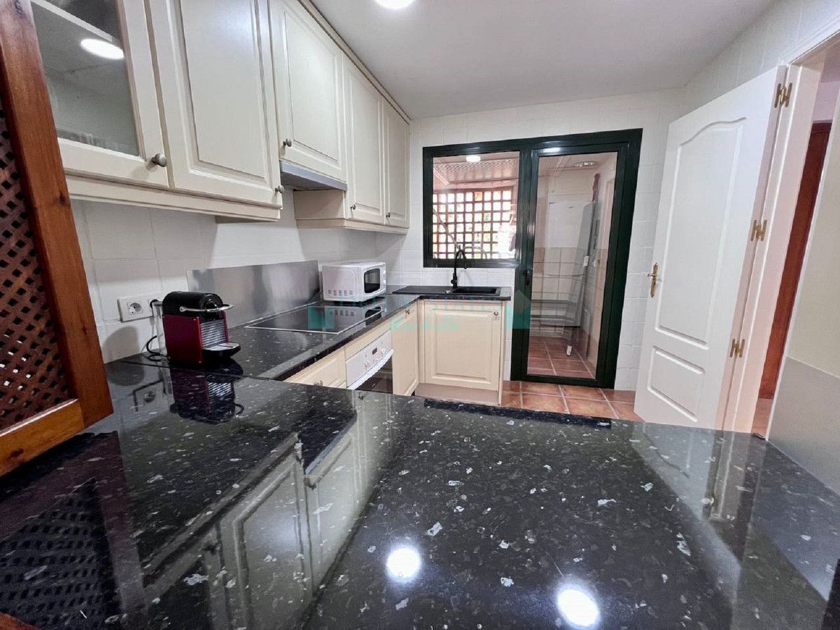 Apartment for rent in El Paraiso, Estepona
