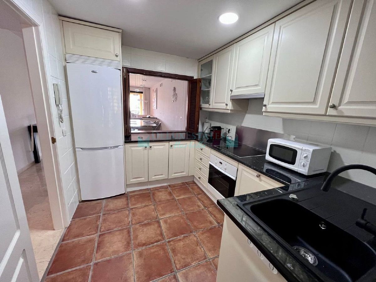 Apartment for rent in El Paraiso, Estepona