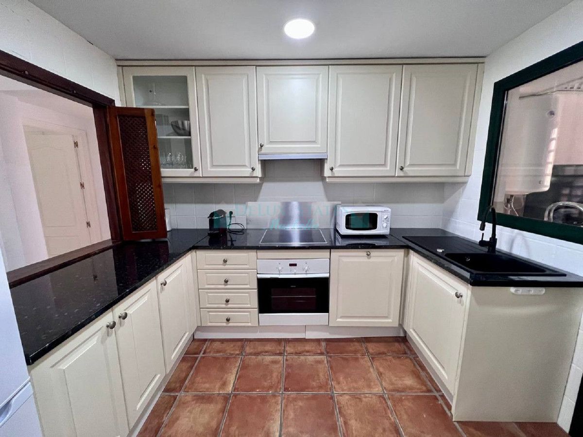Apartment for rent in El Paraiso, Estepona
