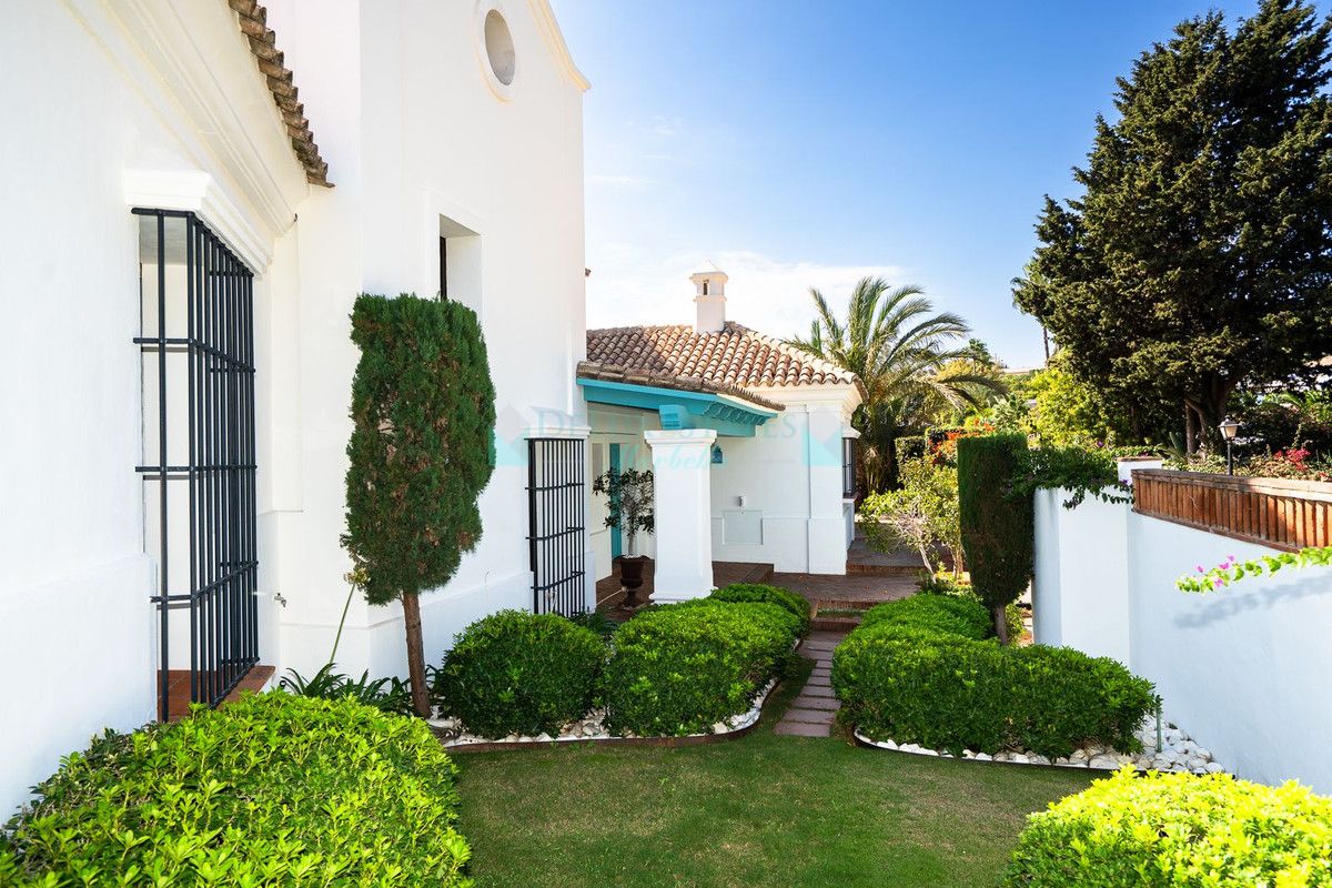 Villa for sale in Guadalmina Baja, San Pedro de Alcantara