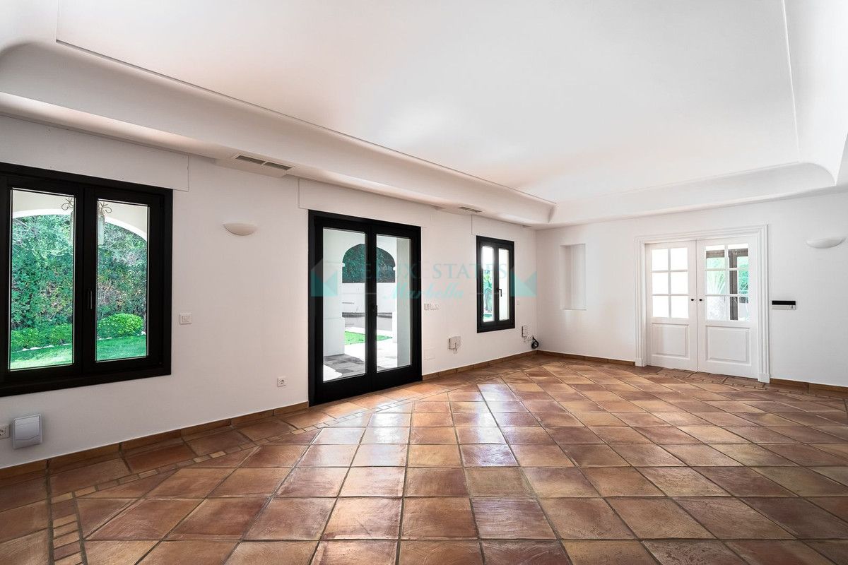 Villa for sale in Guadalmina Baja, San Pedro de Alcantara