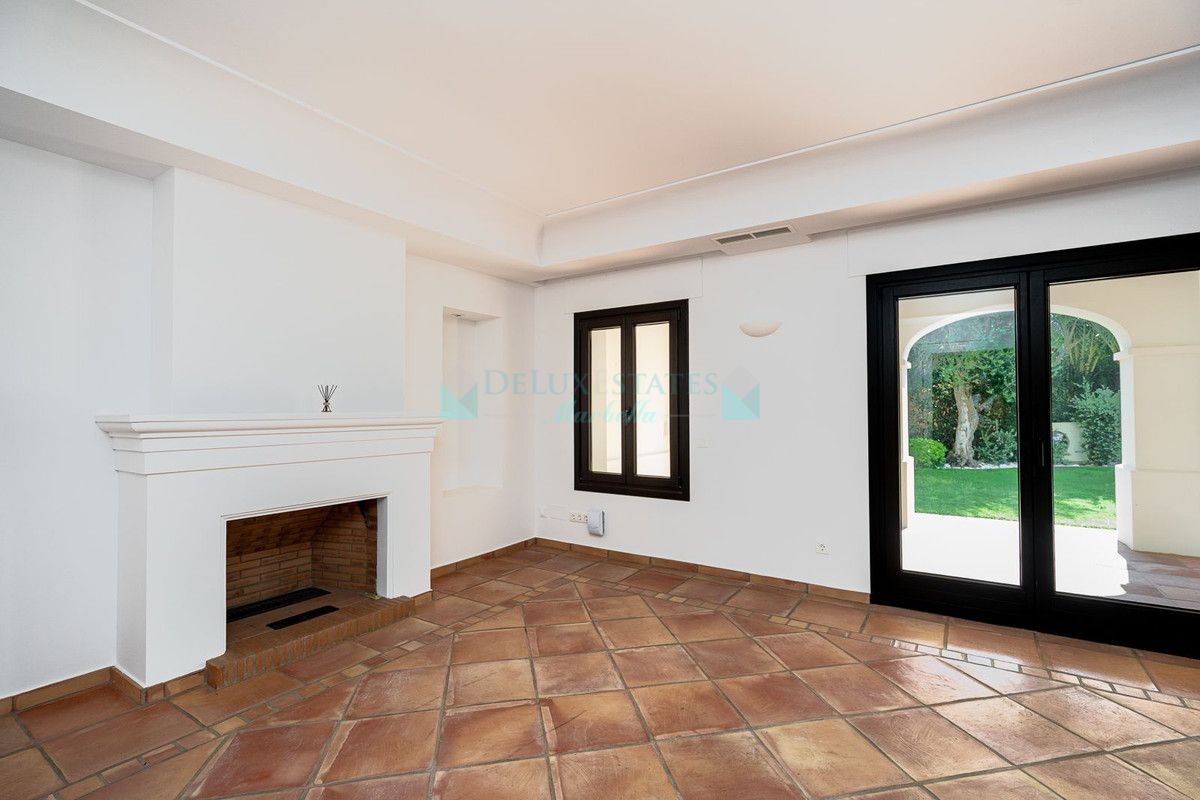 Villa for sale in Guadalmina Baja, San Pedro de Alcantara