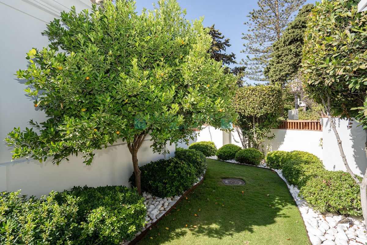 Villa for sale in Guadalmina Baja, San Pedro de Alcantara