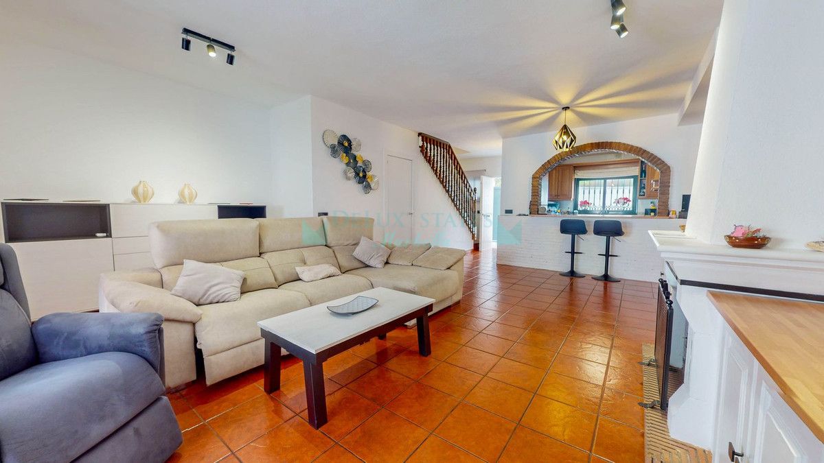 Semi Detached Villa for sale in Benahavis