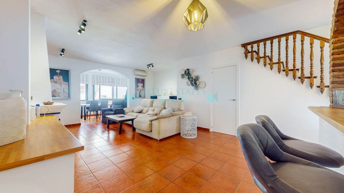 Semi Detached Villa for sale in Benahavis