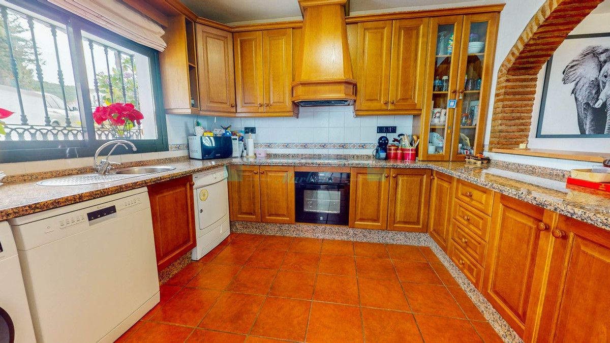 Semi Detached Villa for sale in Benahavis