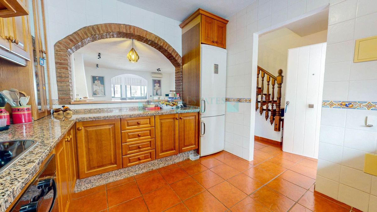 Semi Detached Villa for sale in Benahavis