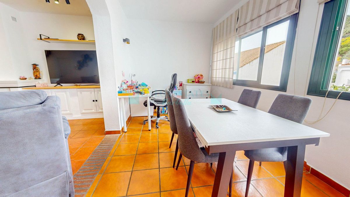 Semi Detached Villa for sale in Benahavis