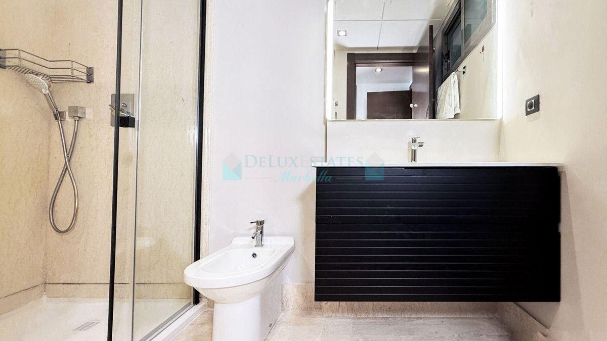 Apartment for sale in Atalaya, Estepona