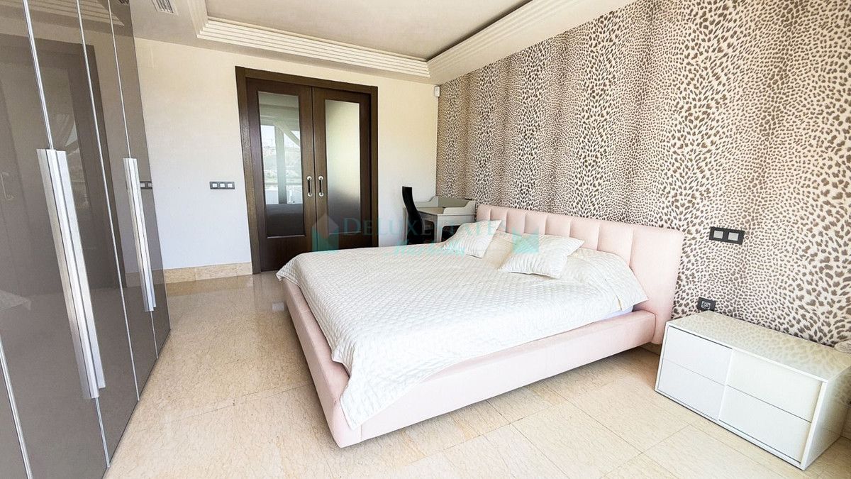 Apartment for sale in Atalaya, Estepona