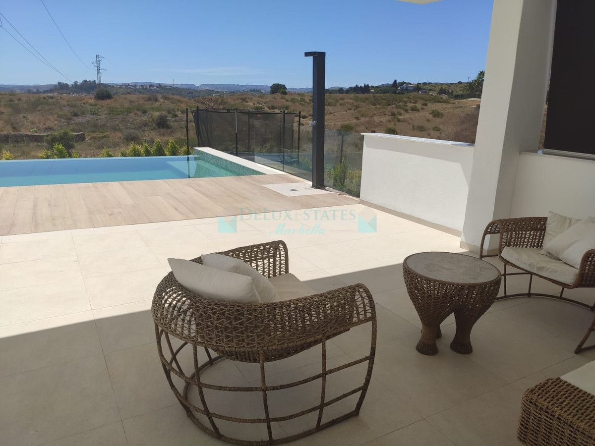 Villa for sale in Estepona