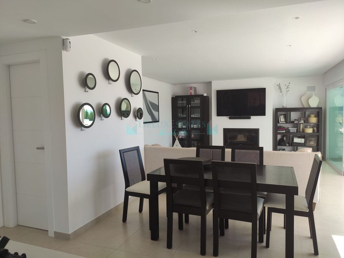 Villa for sale in Estepona