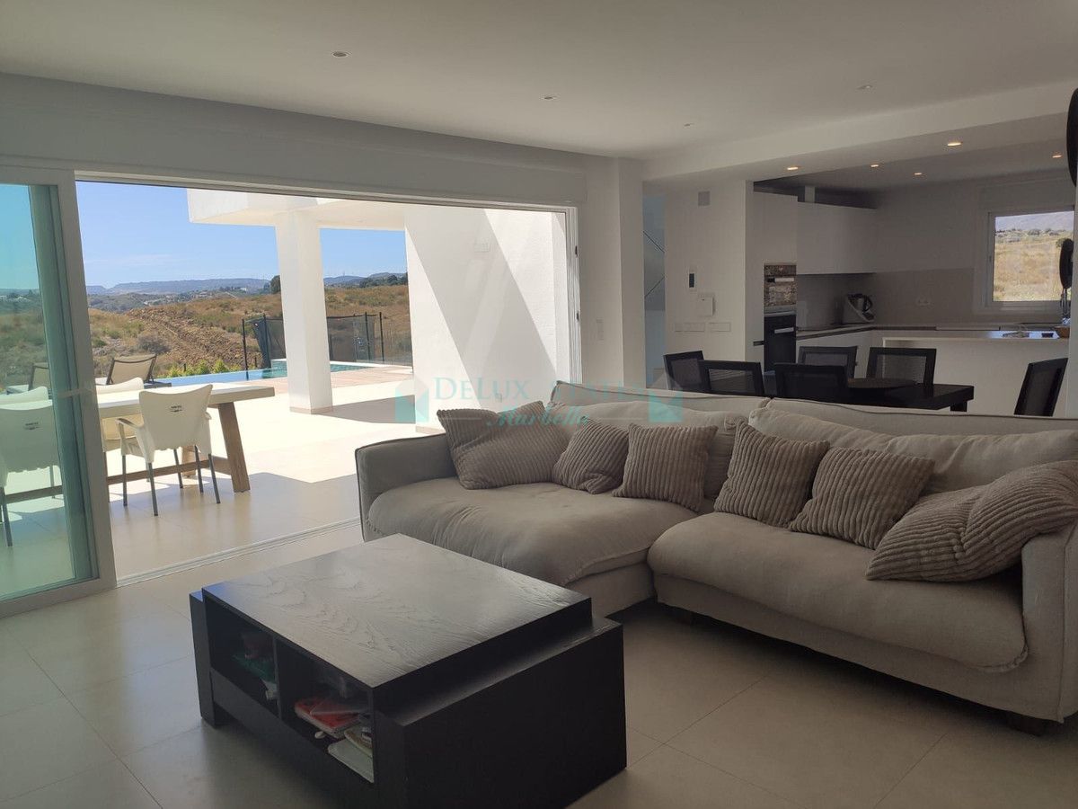Villa for sale in Estepona