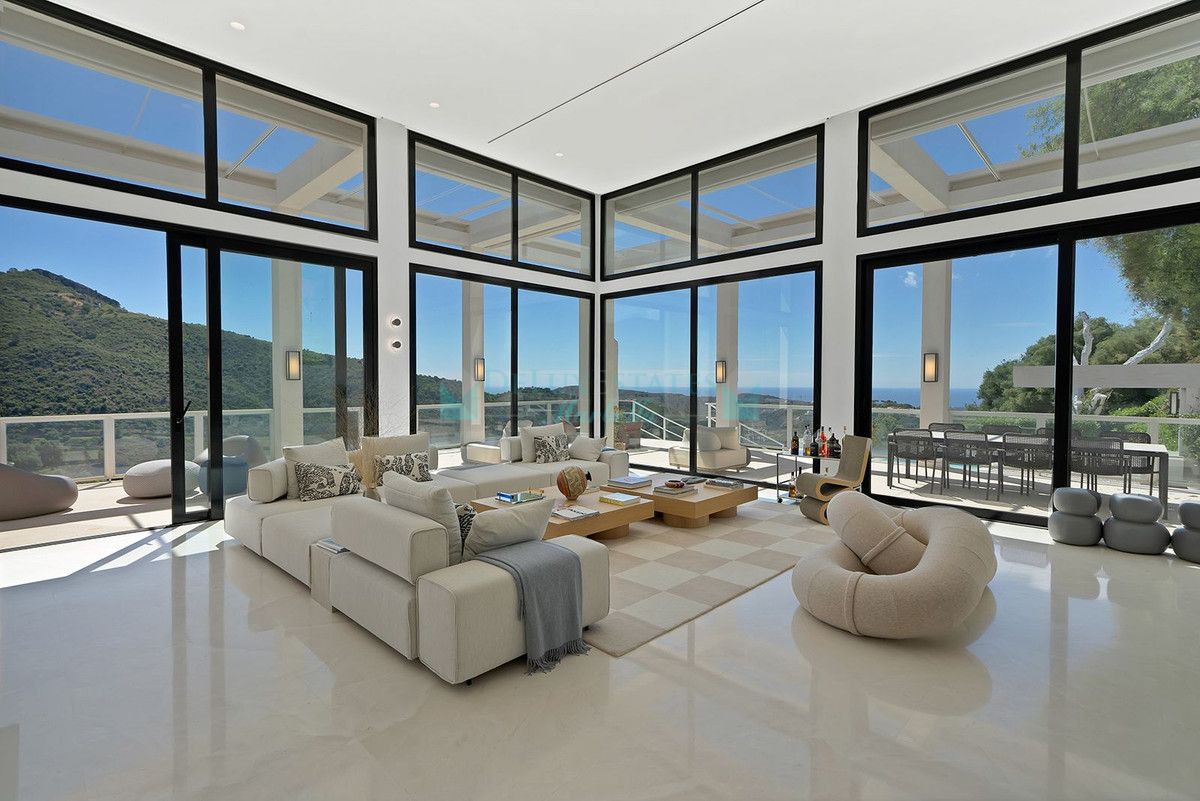 Villa for sale in Benahavis