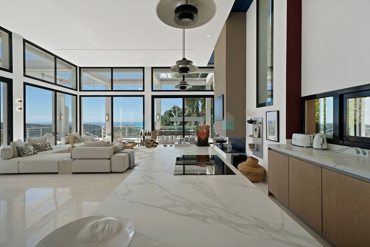 Villa for sale in Benahavis
