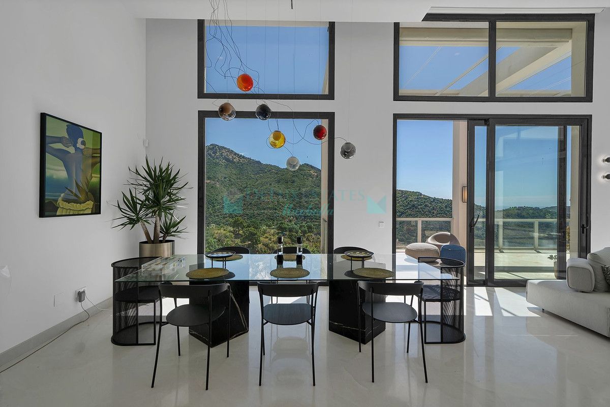 Villa for sale in Benahavis