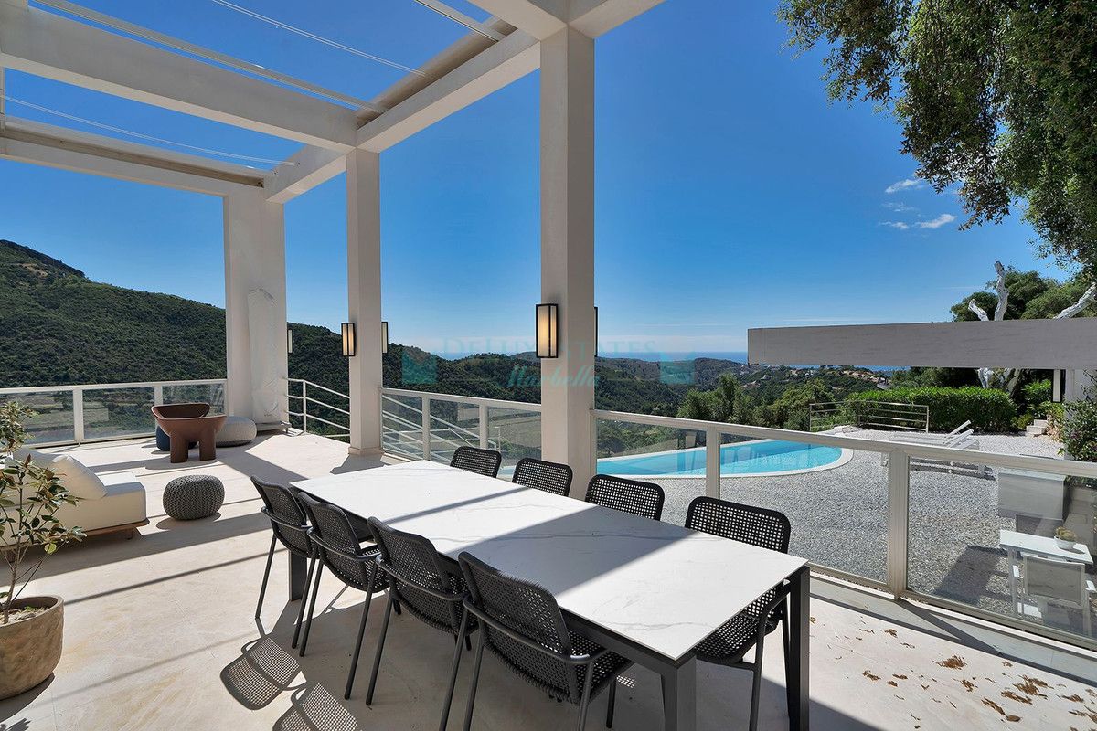 Villa for sale in Benahavis