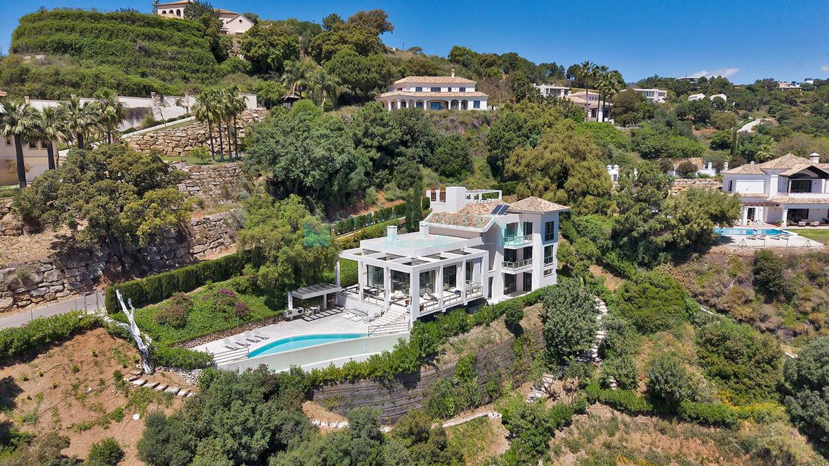 Villa for sale in Benahavis