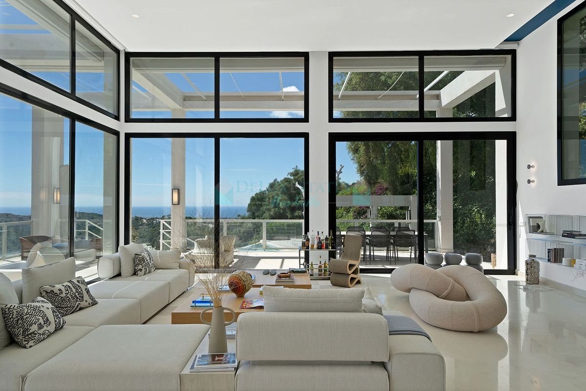 Villa for sale in Benahavis