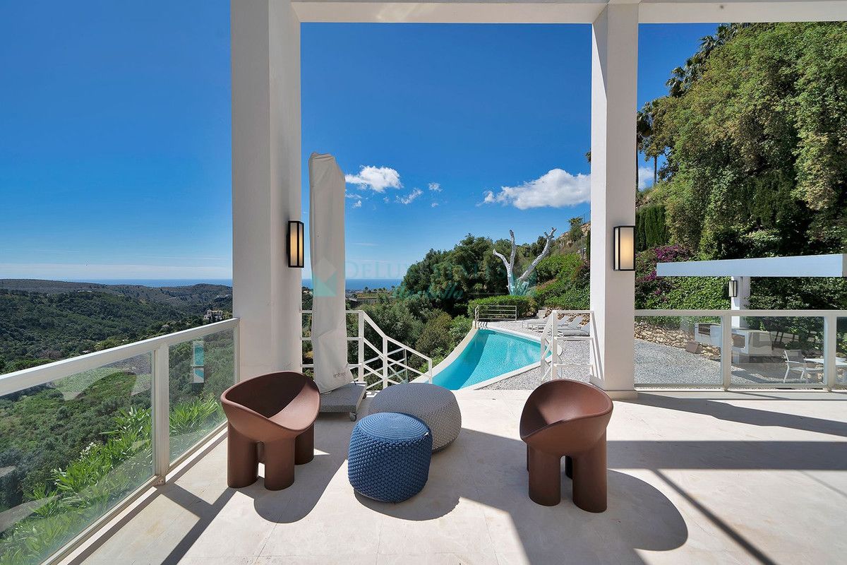 Villa for sale in Benahavis