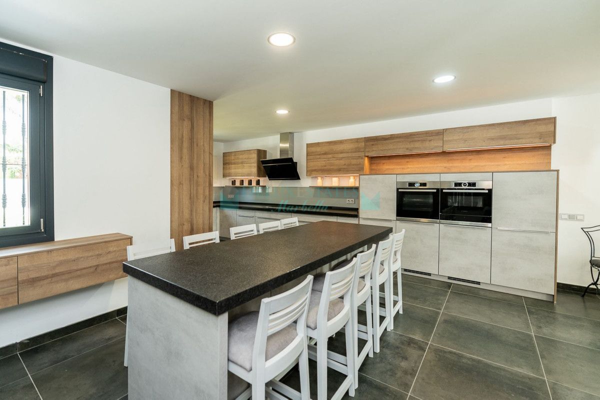 Villa for rent in Nueva Andalucia