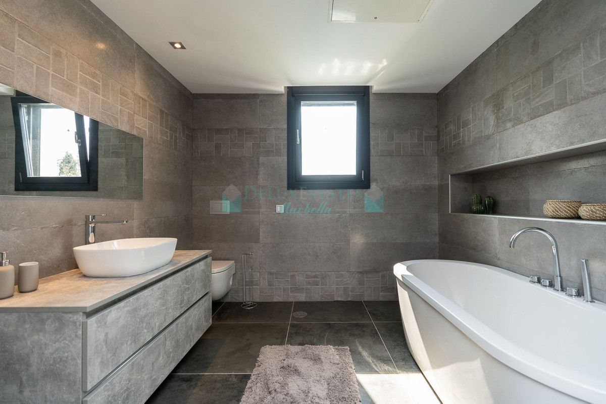 Villa for rent in Nueva Andalucia