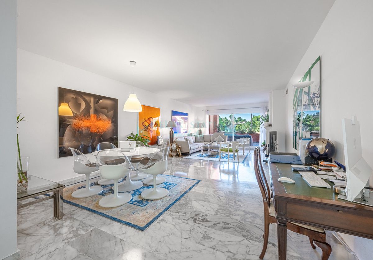 Apartment for sale in Estepona