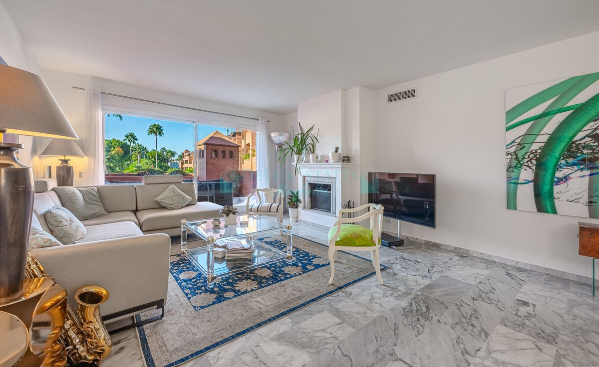 Apartment for sale in Estepona