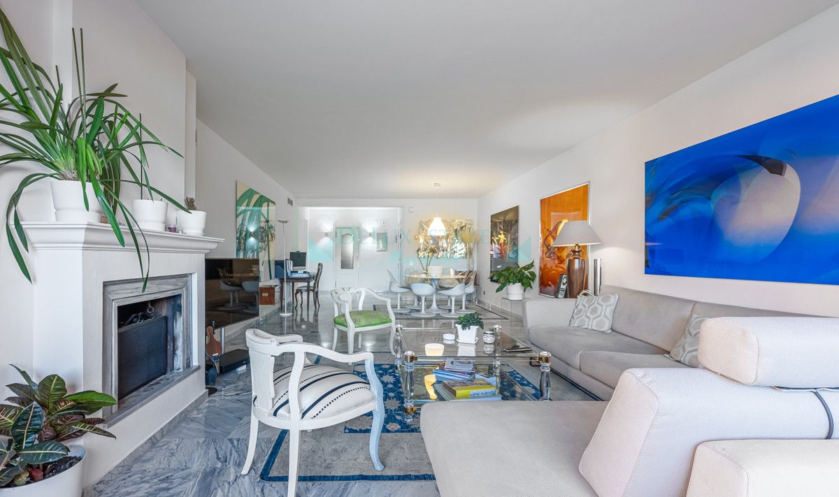 Apartment for sale in Estepona