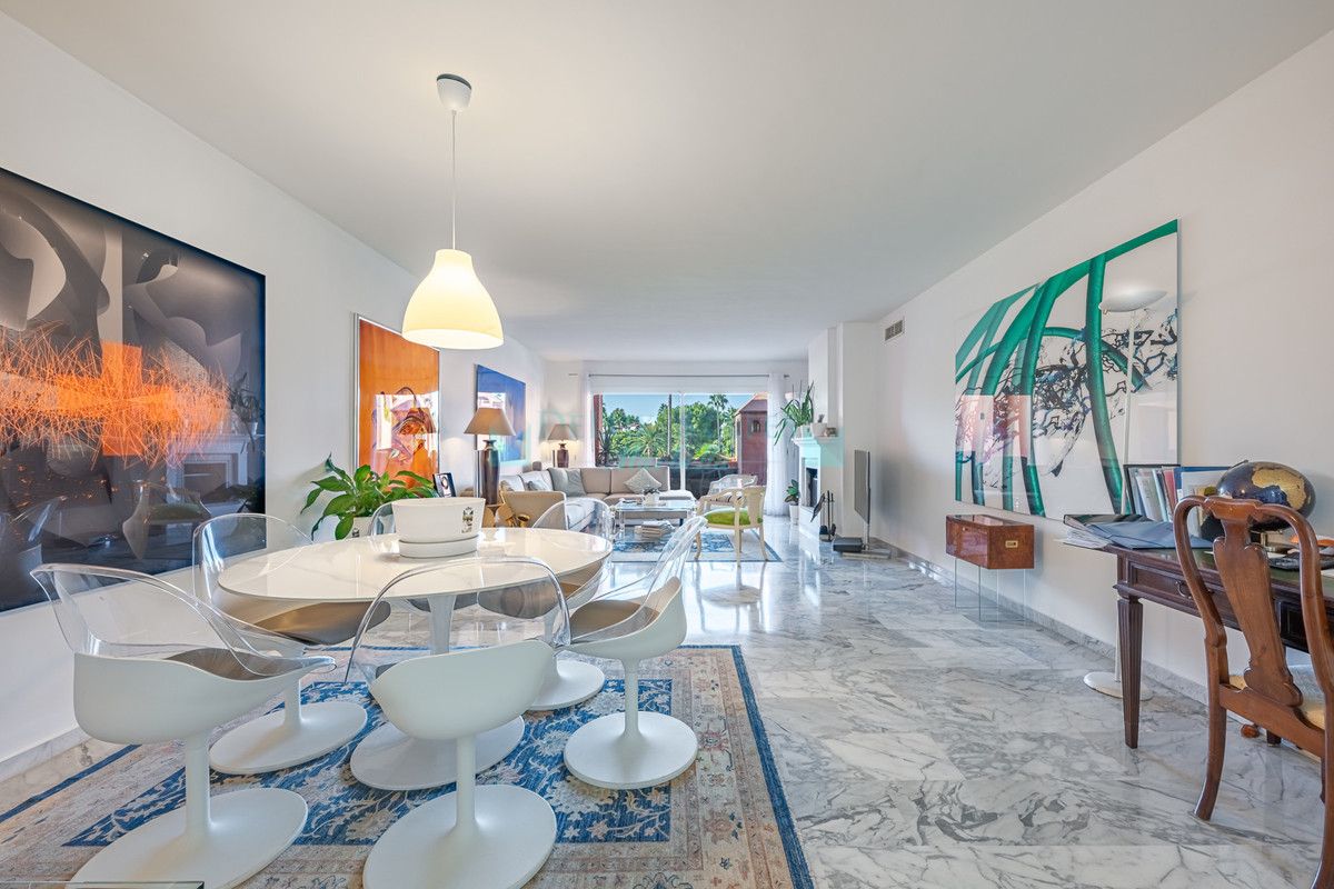 Apartment for sale in Estepona