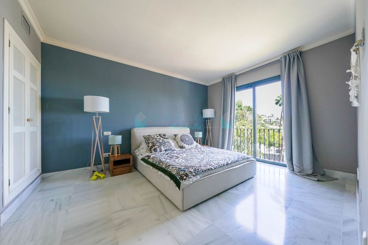 Apartment for sale in Monte Halcones, Benahavis