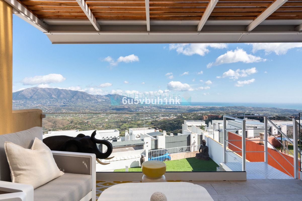 Town House for sale in La Mairena, Marbella East