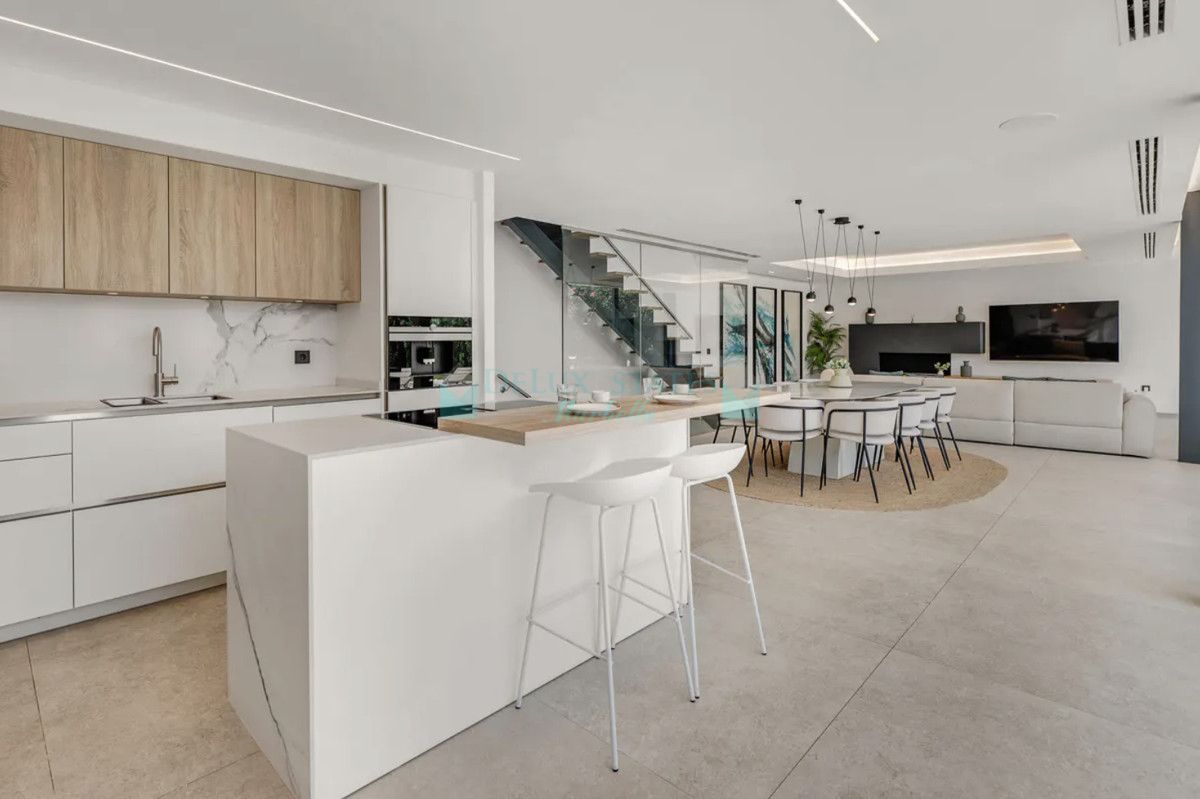 Villa for sale in Artola, Marbella East