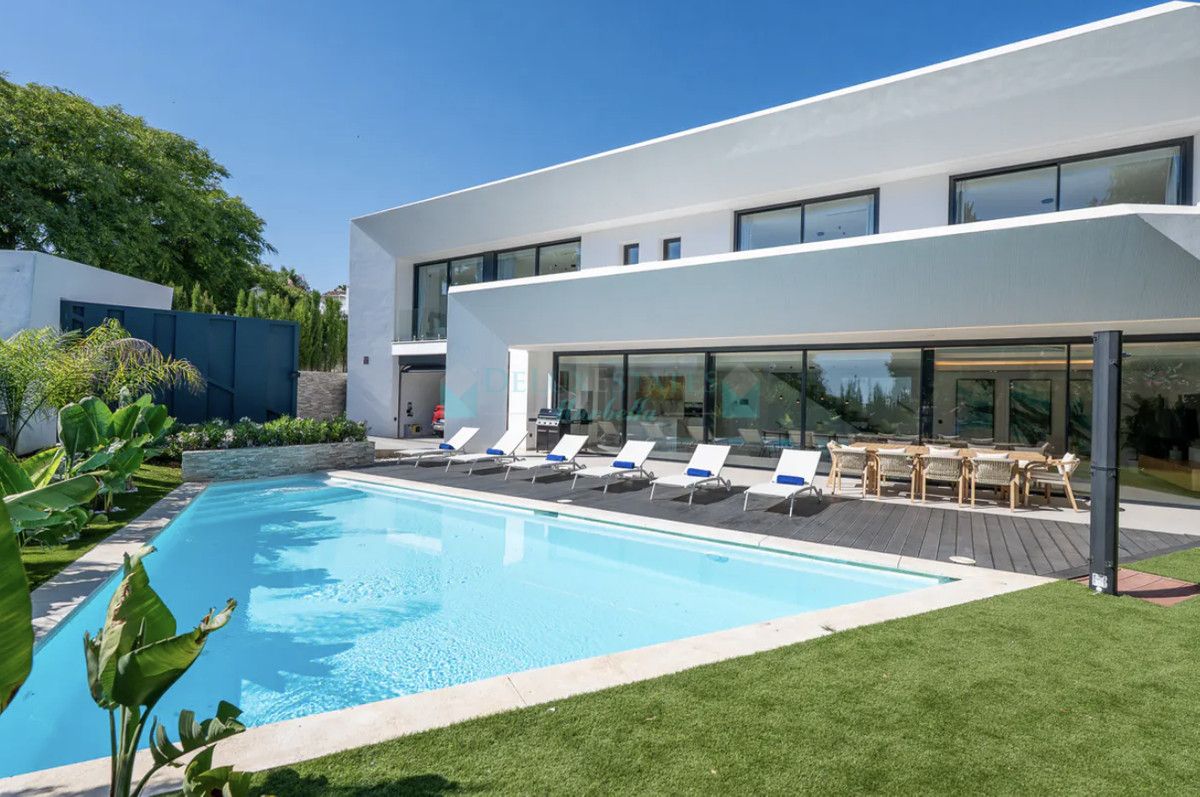Villa for sale in Artola, Marbella East