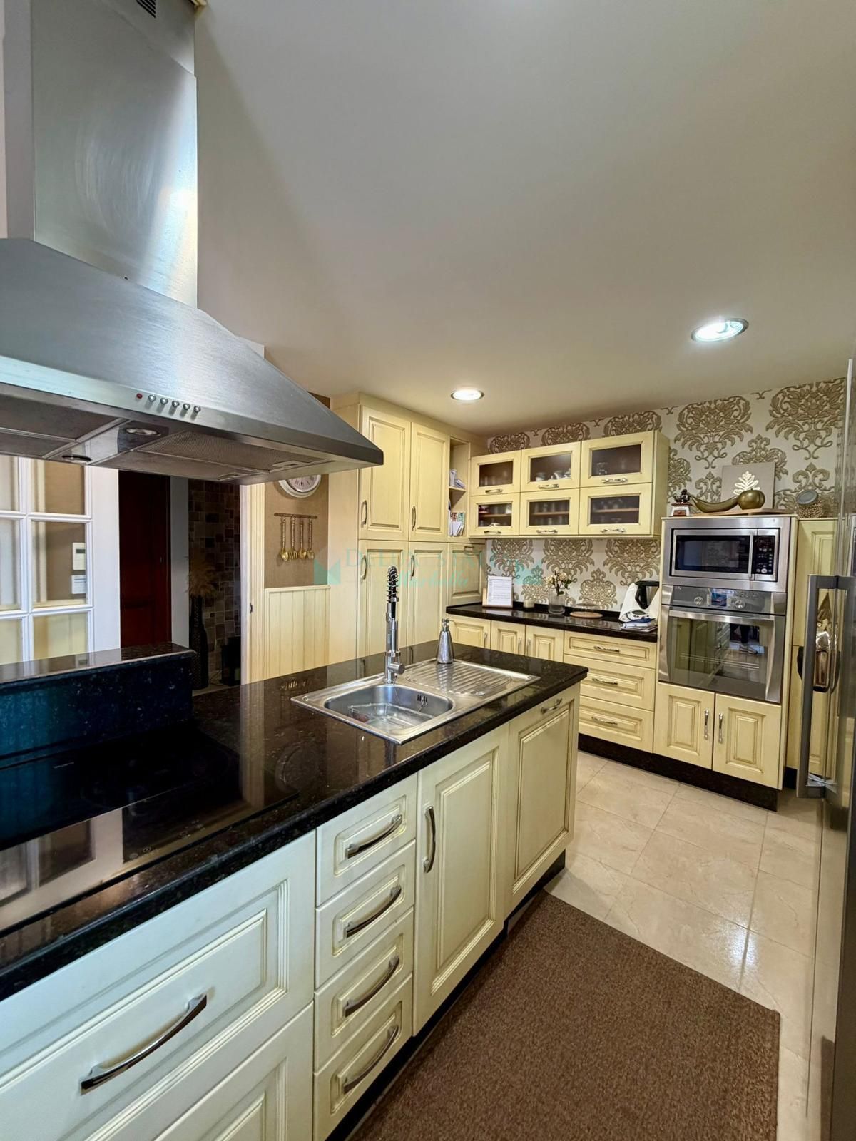 Penthouse for sale in Estepona