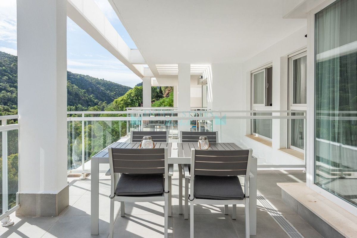 Apartment for sale in Benahavis