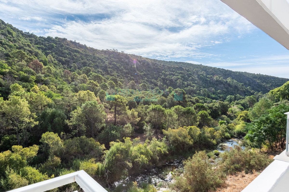 Apartment for sale in Benahavis