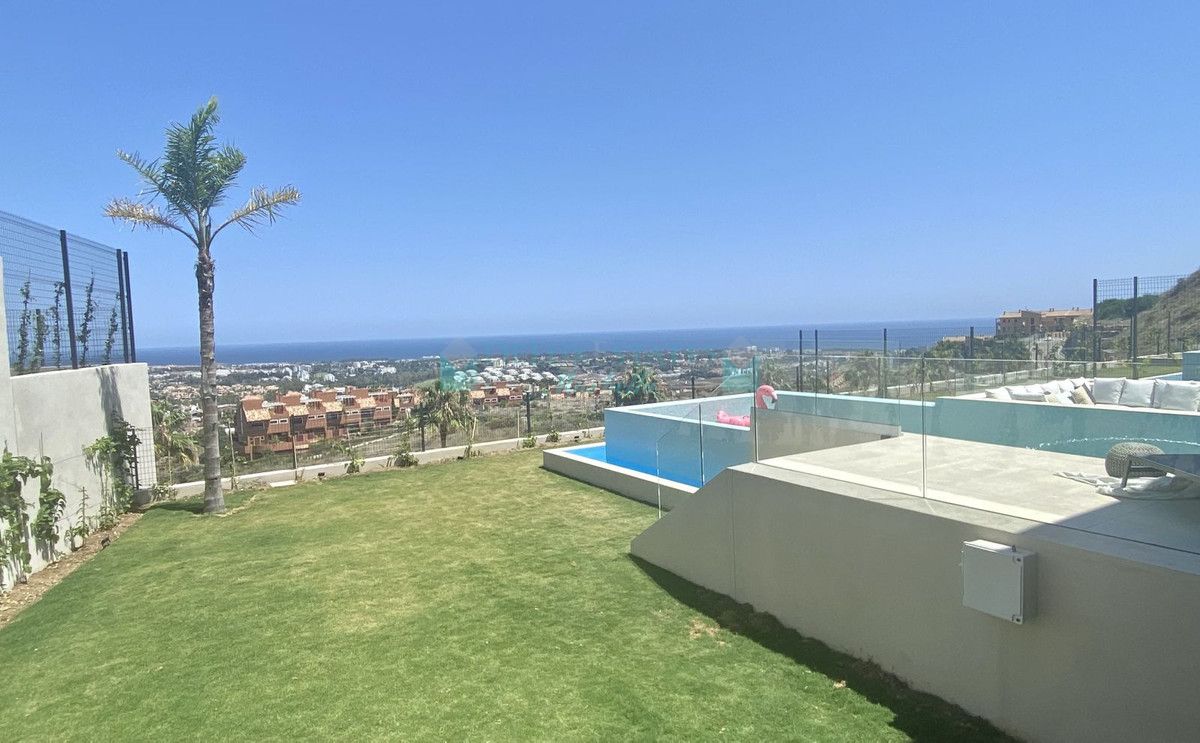 Villa for sale in Benahavis