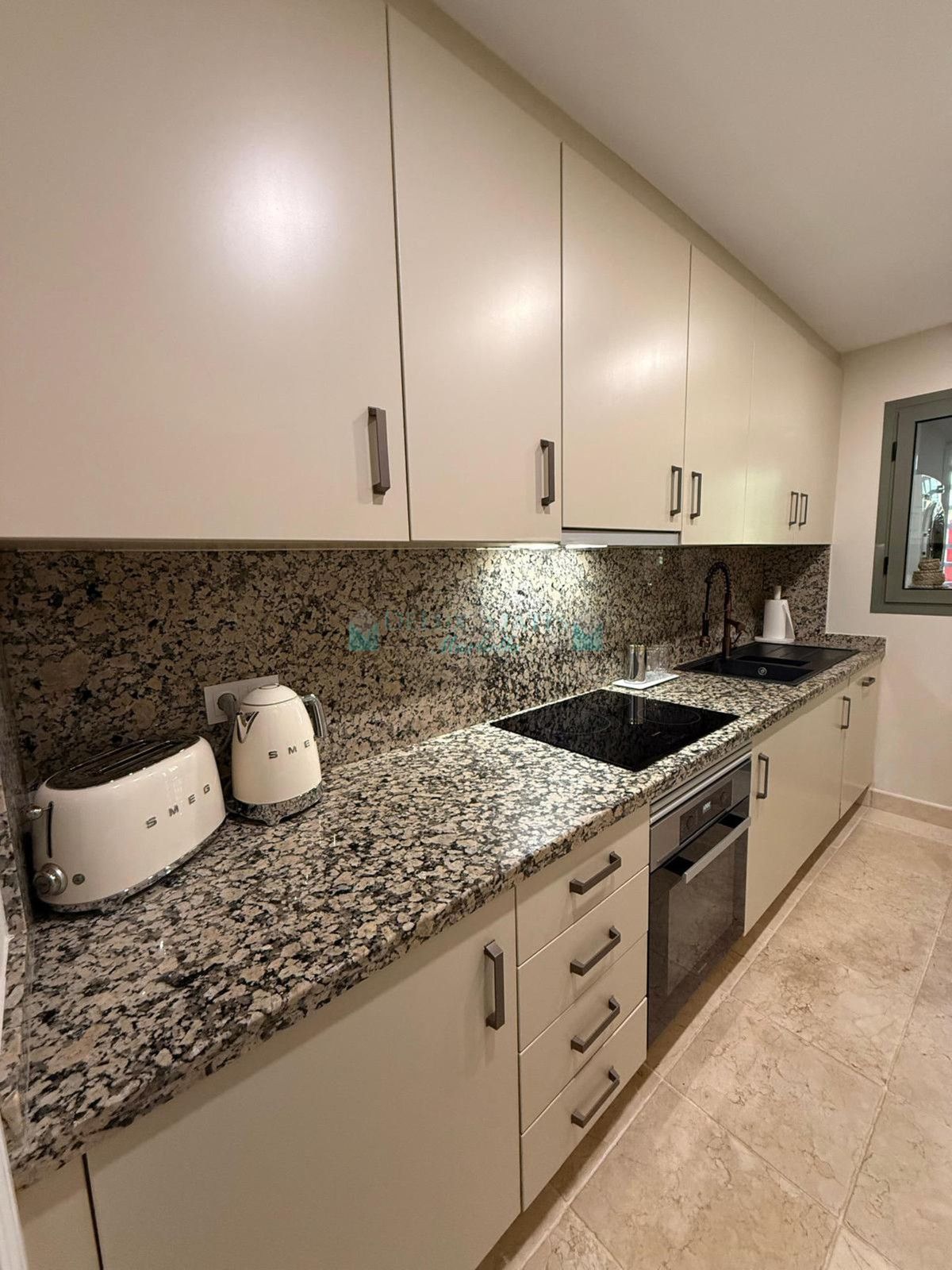 Apartment for sale in Estepona