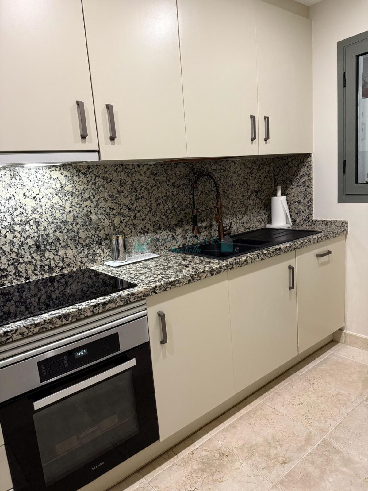 Apartment for sale in Estepona