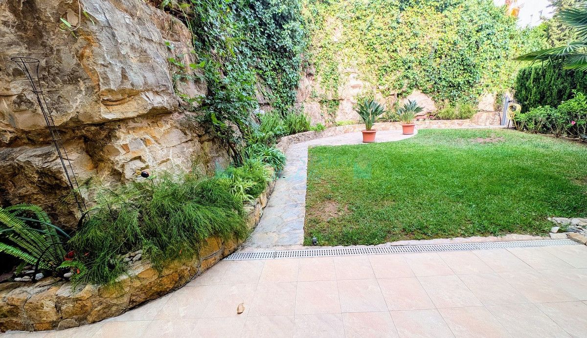 Ground Floor Apartment for sale in Benahavis