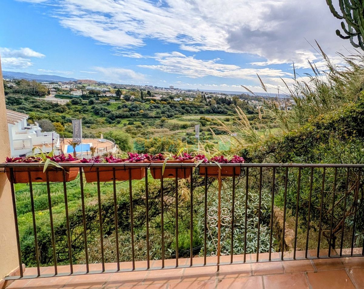 Ground Floor Apartment for sale in Benahavis