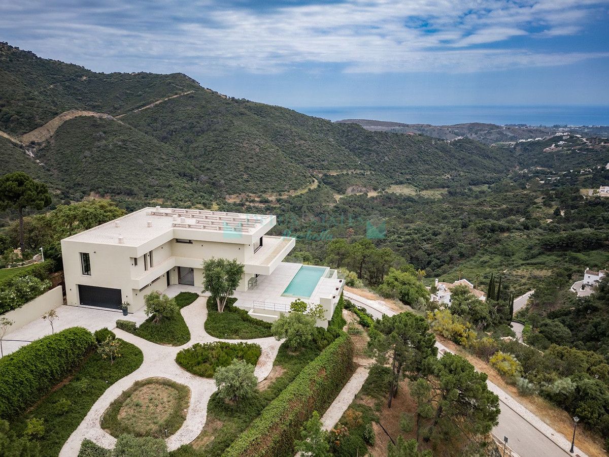Villa for sale in Benahavis