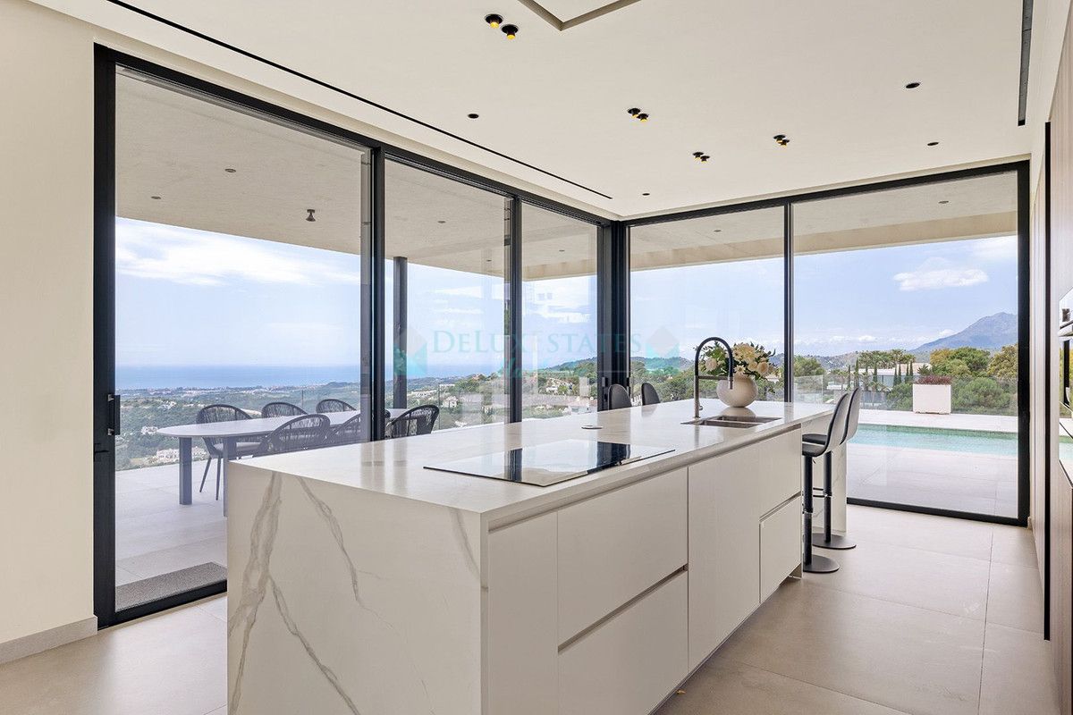 Villa for sale in Benahavis