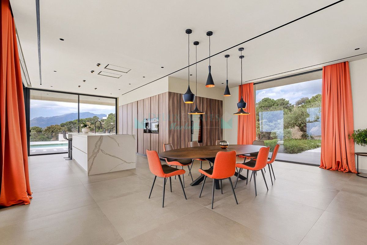 Villa for sale in Benahavis