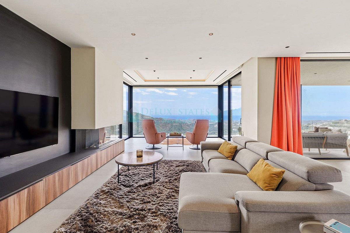 Villa for sale in Benahavis