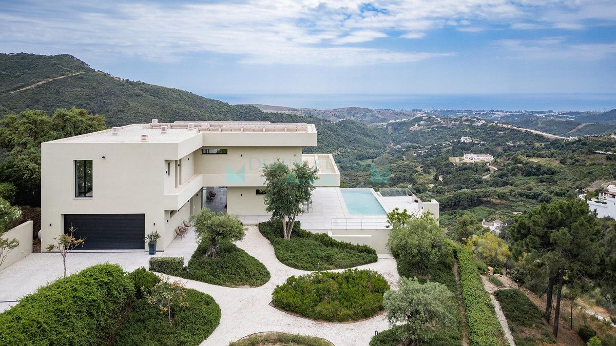 Villa for sale in Benahavis