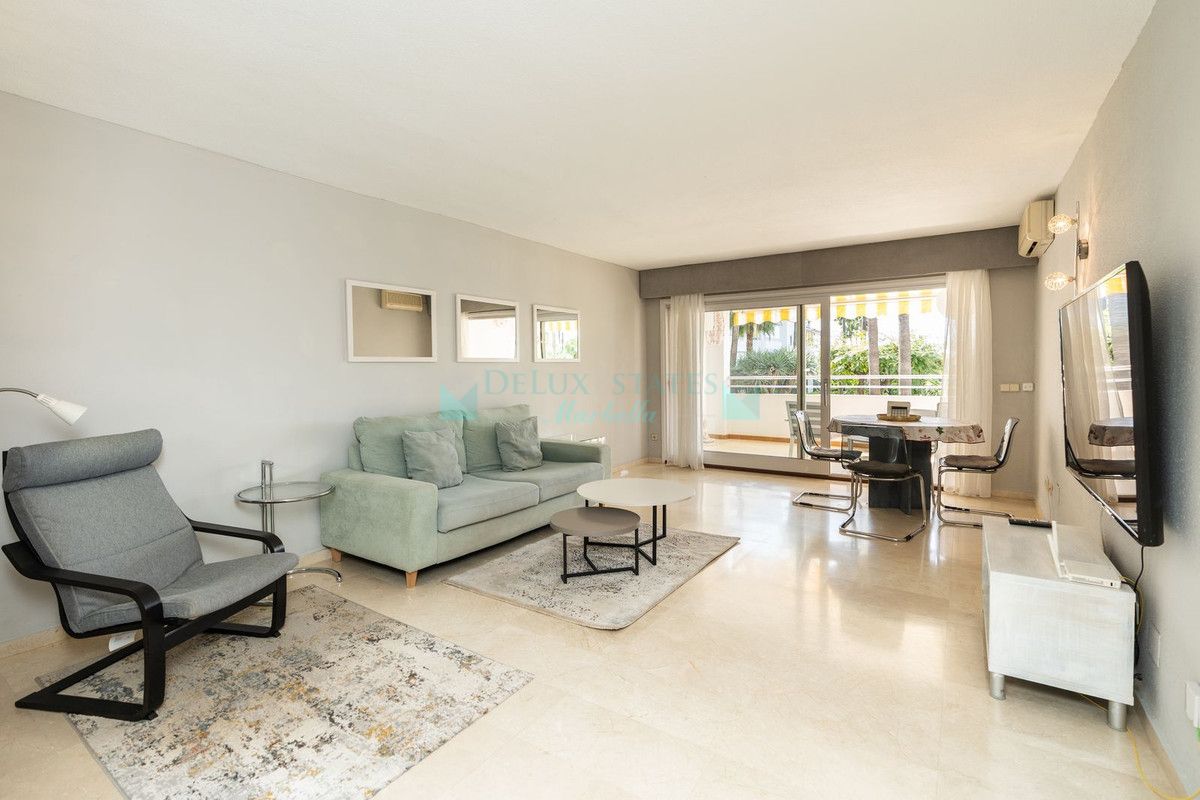 Apartment for sale in Atalaya, Estepona